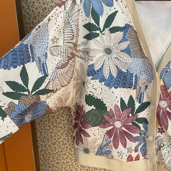 NWOT Floral Patterned Women's Cardigan - Picture 2 of 3